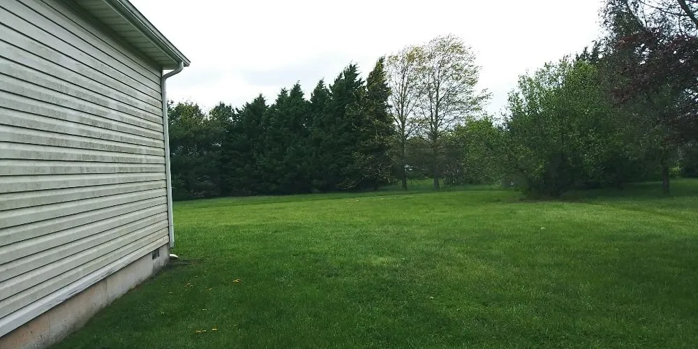 Reliable yard maintenance in Marydel, DE by Drew's Cutting Crew