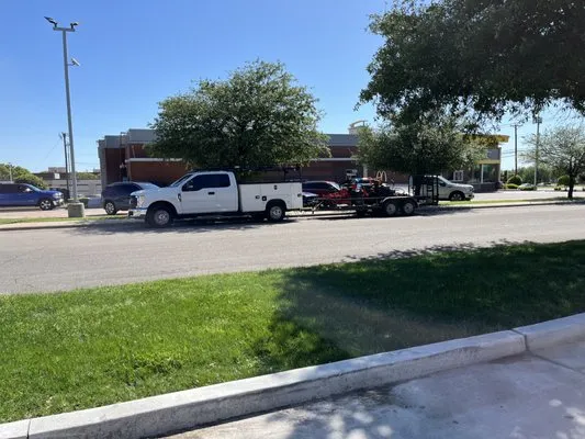 Drews Lawn Care Logo