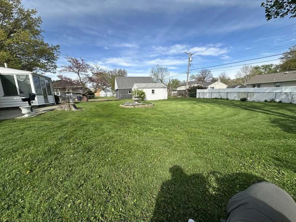 Affordable yard maintenance for beautiful yards across West Peoria, IL - Drew’s Lawn Care