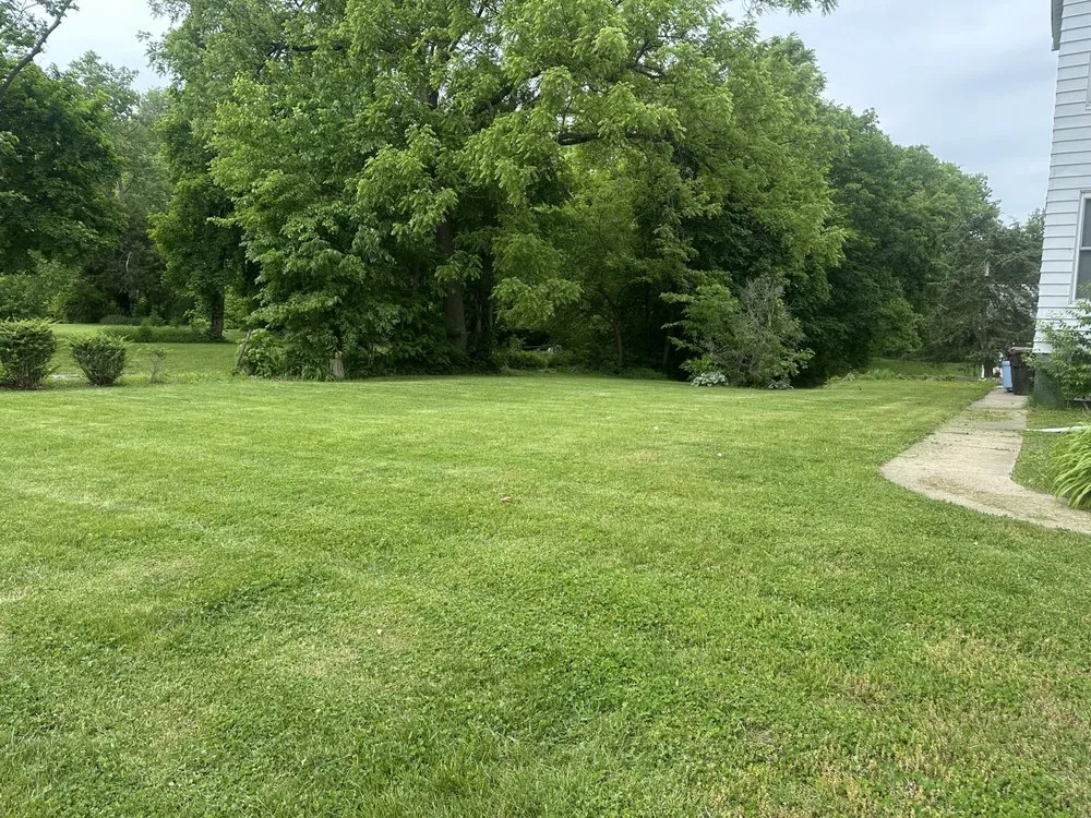 Affordable garden landscaping in West Peoria, IL - Drew’s Lawn Care