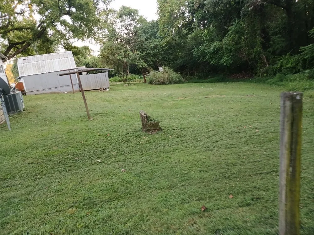 Expert landscape design experts serving Greenville, KY - Drippin Diamond Lanwcare and Land Services