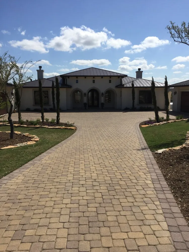 Local landscaping services experts serving Dripping Springs, TX - Dripping Springs Lawn Care & Landscaping