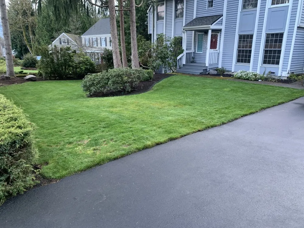 Top-rated lawn mowing service in Bellevue, WA by Drlc General Contractor
