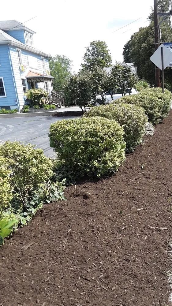 Custom garden landscaping experts serving Factoryville, PA - Drobish Quality Lawn Care