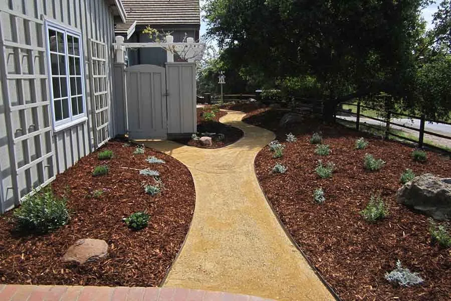 Professional lawn care service experts serving Burbank, CA - Droughtscapers