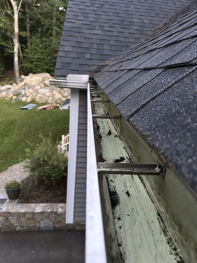 Local yard cleanup service for year-round maintenance across Killingly, CT - DS Cleaning