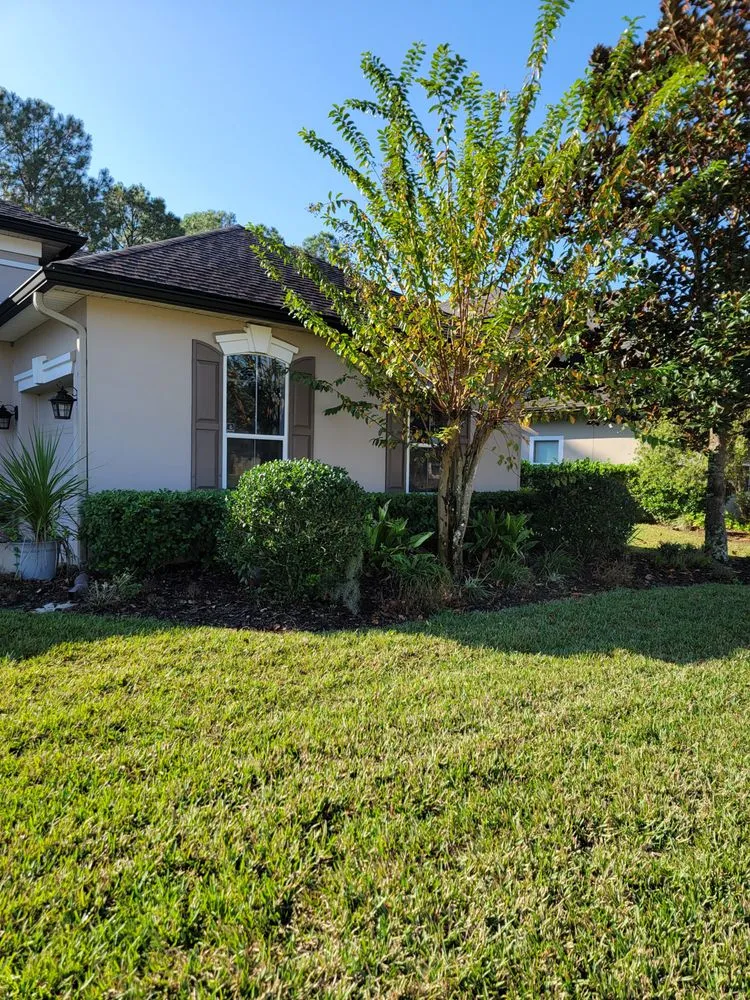 Top-rated garden landscaping with custom design in Palm Coast, FL by D's Cutts