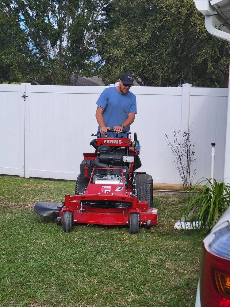 Professional lawn care service in Palm Coast, FL - D's Cutts