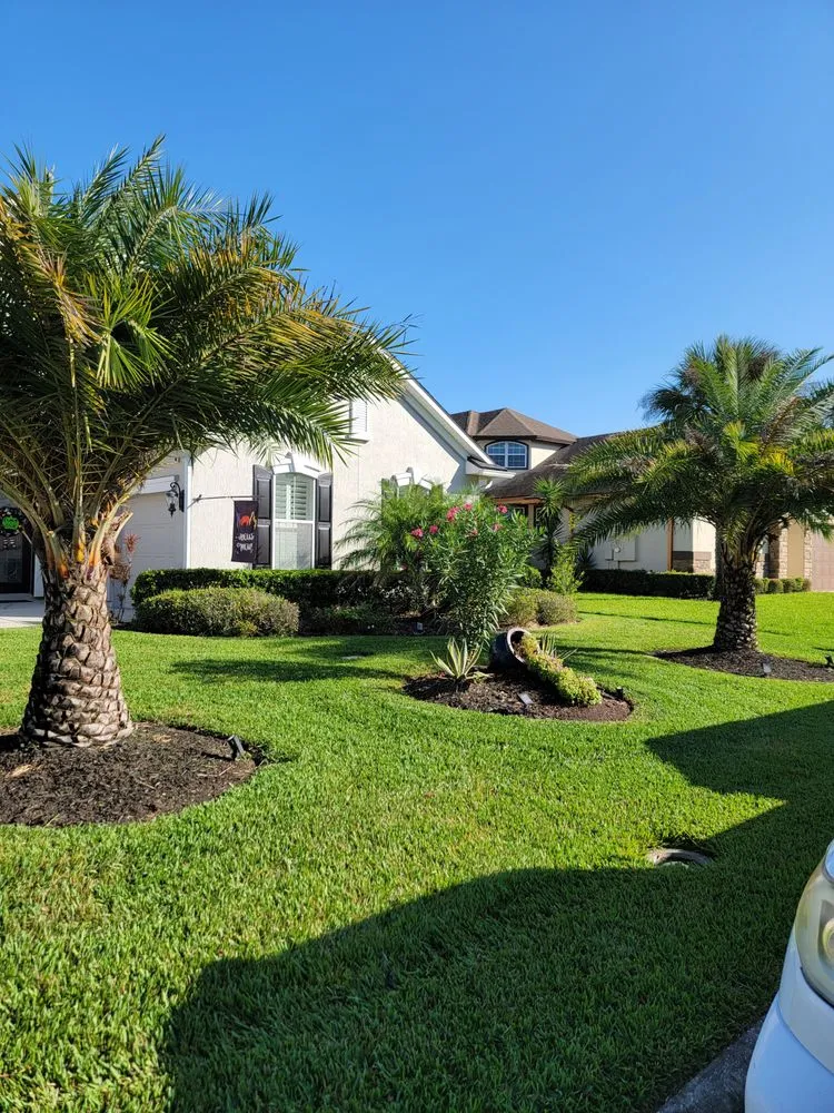 Professional garden landscaping in Palm Coast, FL by D's Cutts