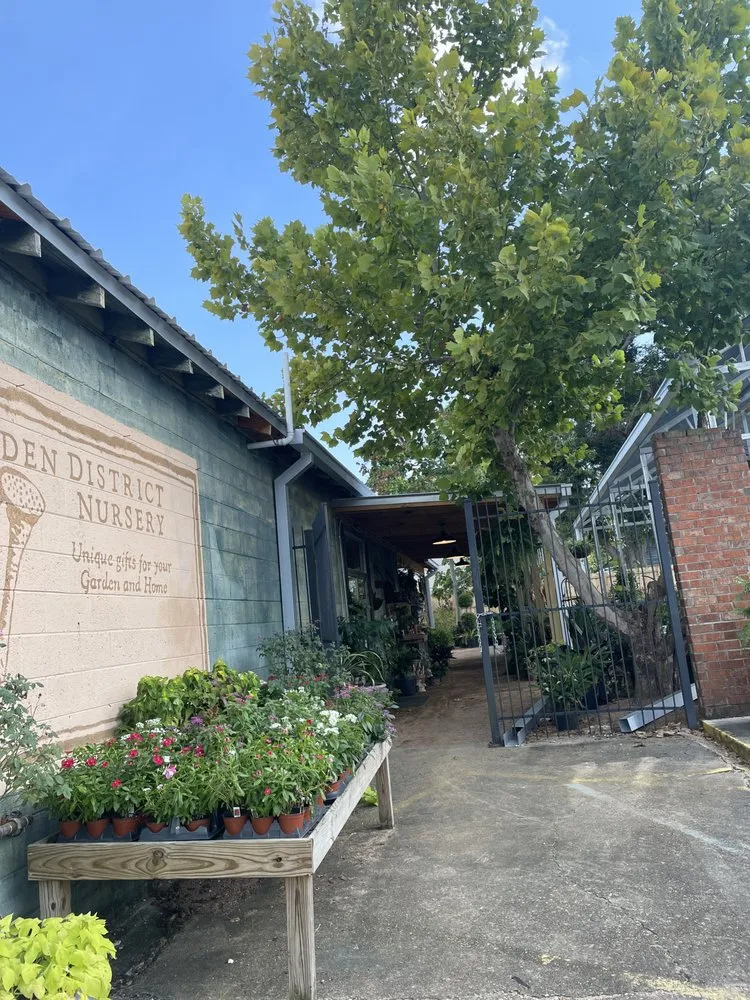 Trusted lawn mowing service in Baton Rouge, LA - D's Garden Center