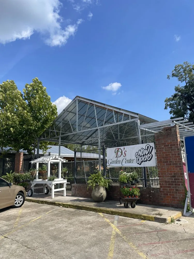 Custom outdoor landscaping in Baton Rouge, LA - D's Garden Center