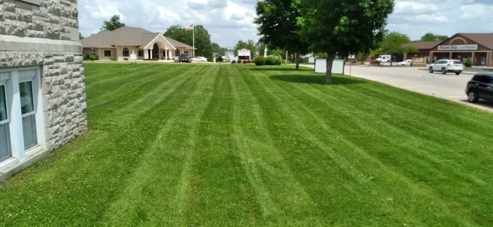 Local landscaping services experts serving Sullivan, MO - D's Lawn & Landscaping
