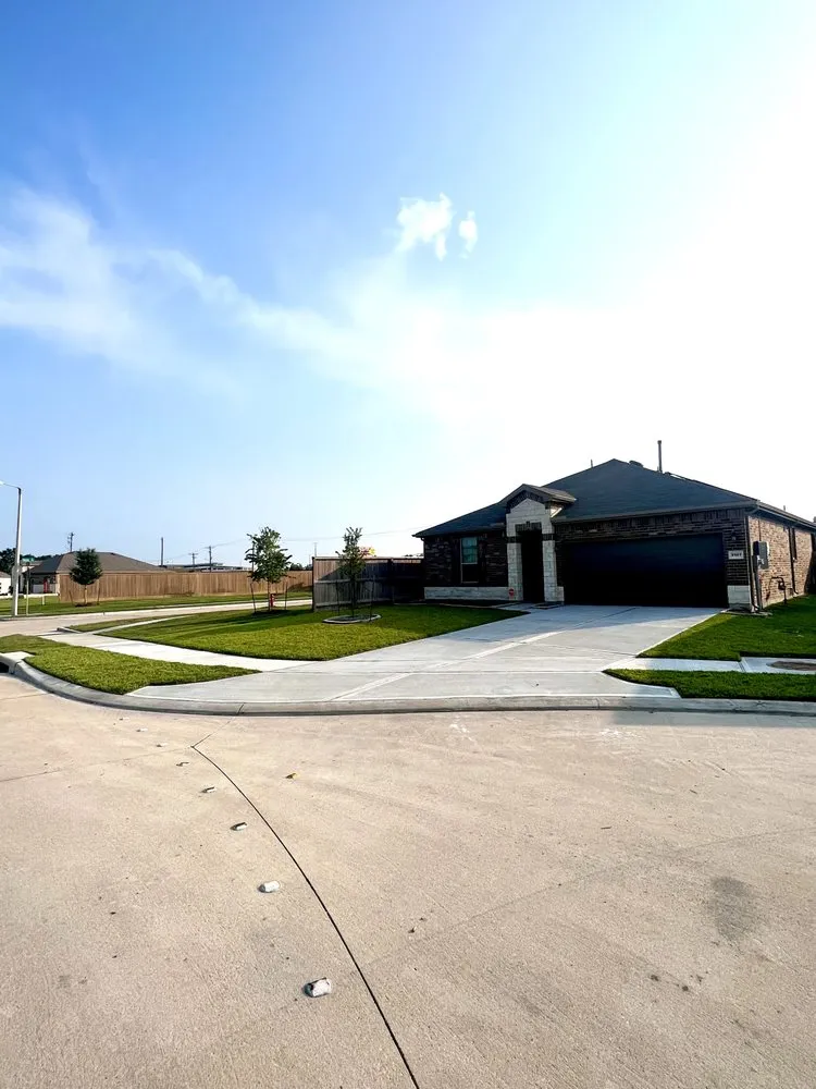 Reliable lawn care service near you across Texas City, TX - D’s Lawn Services