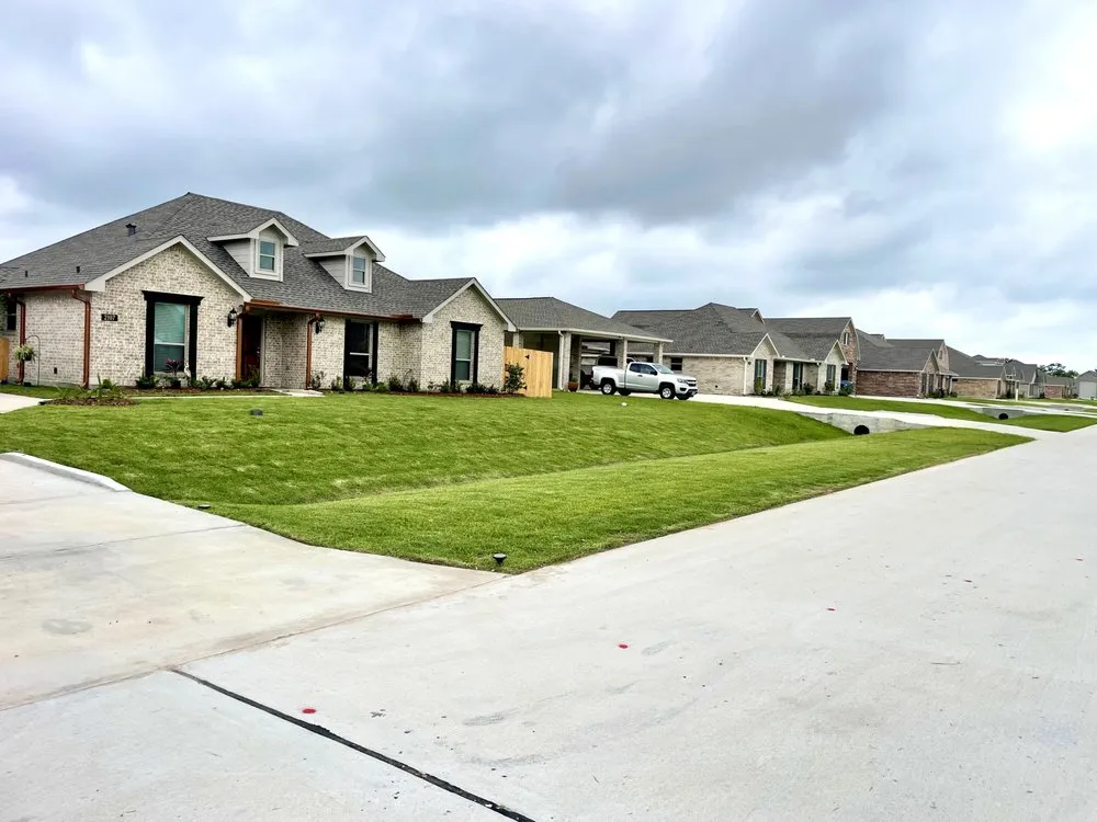 Top-rated landscape design for homes in Texas City, TX by D’s Lawn Services