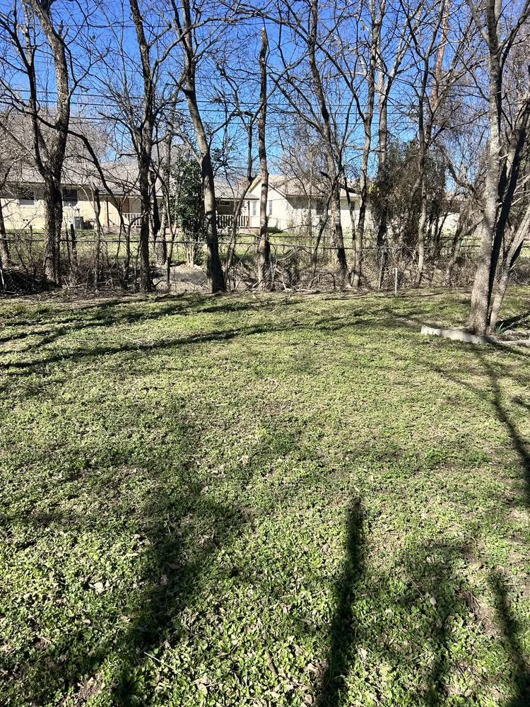 Expert lawn care service for homes across Killeen, TX - D’s Lawncare