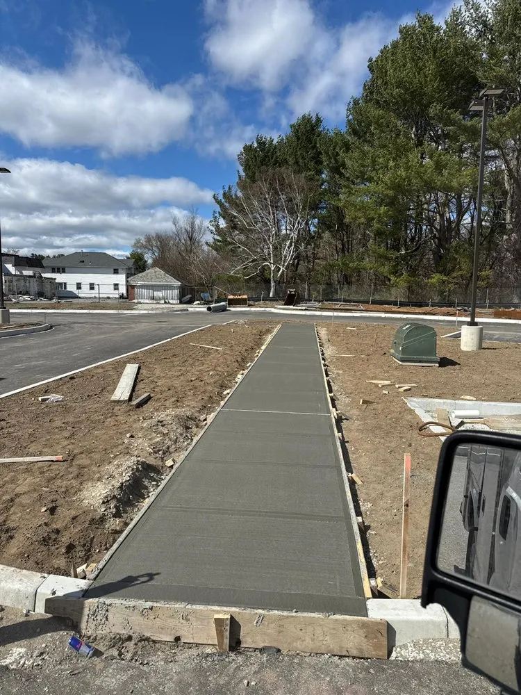 Custom residential landscaping in Rockland, MA by Dsales Construcion