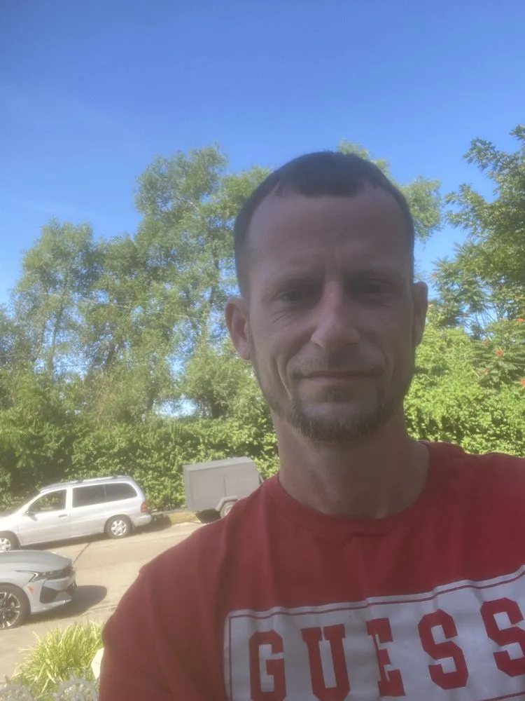 Reliable lawn care service in Cincinnati, OH - Dserv Lawn Care