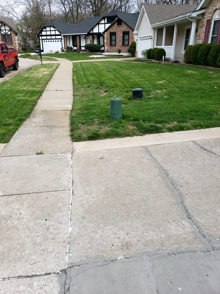 Top-rated yard cleanup service experts serving Hazelwood, MO - DSK Lawn Care