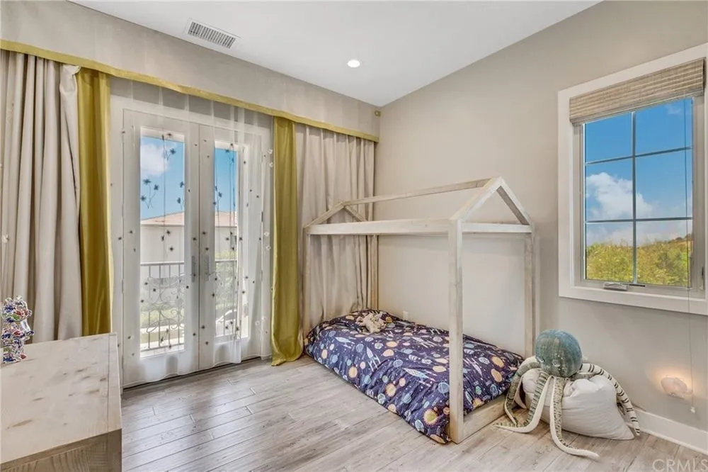 Reliable yard cleanup service for residential properties across Irvine, CA - Dspace Design