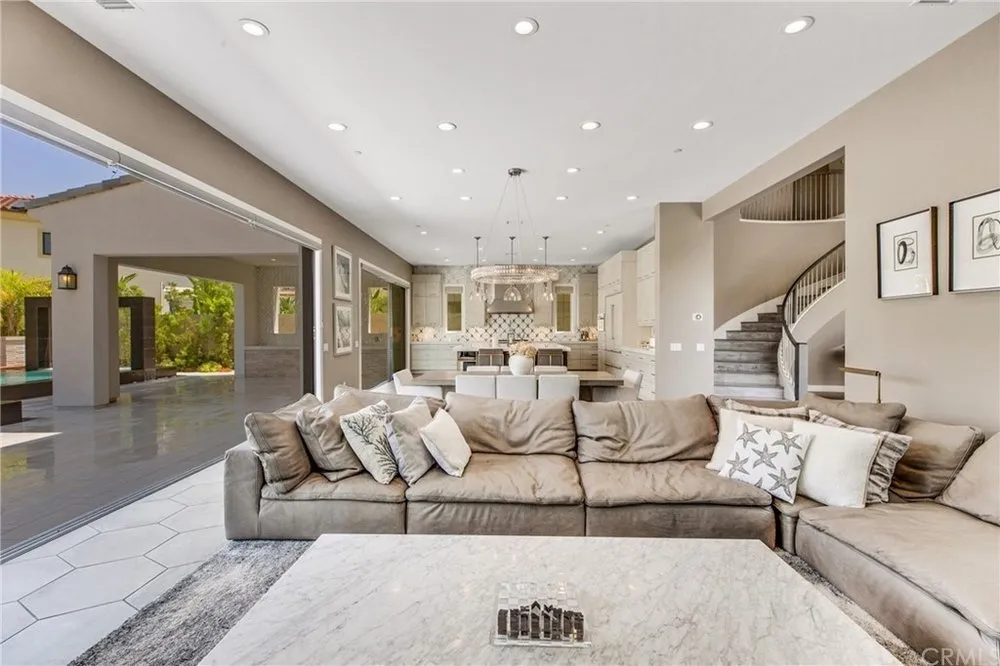 Reliable yard cleanup service for residential properties across Irvine, CA - Dspace Design