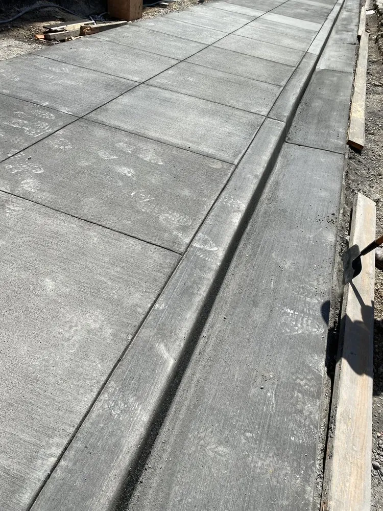 Affordable lawn care service with custom design in Brentwood, CA by DT Construction