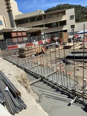 DT Construction Logo