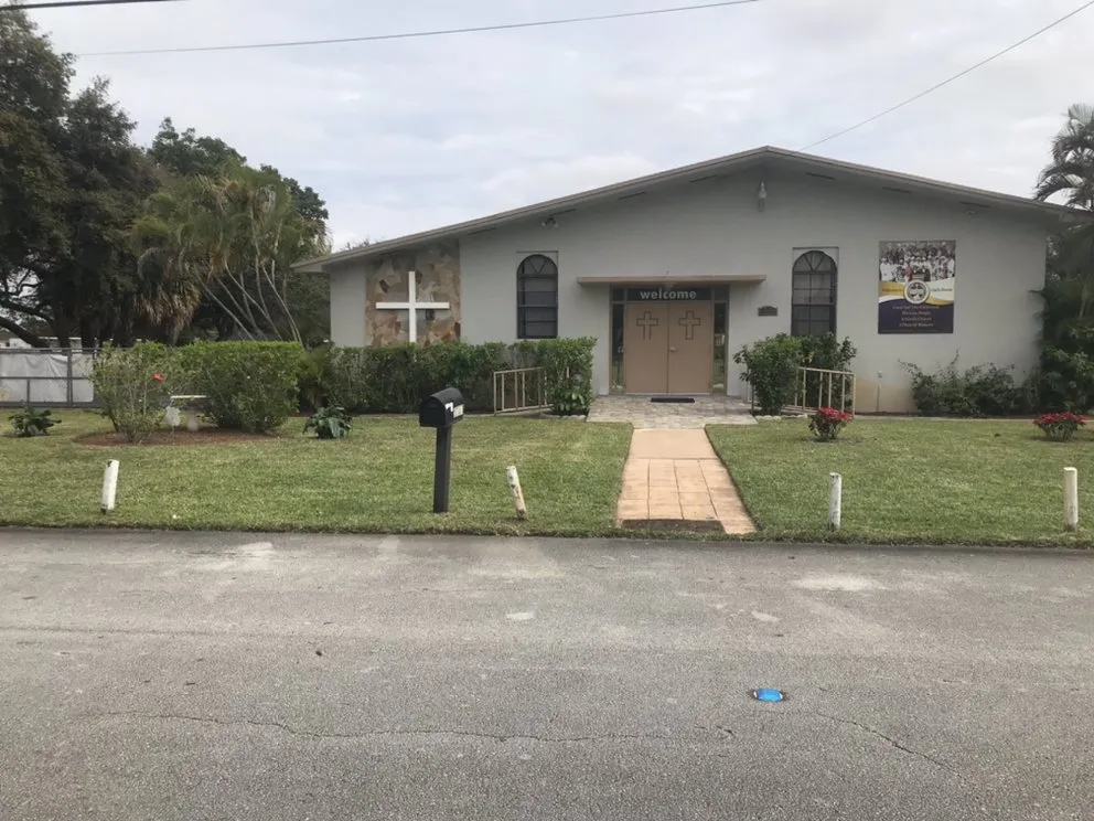 Reliable garden landscaping experts serving Carol City, FL - D&T Land Scaping and lawn care