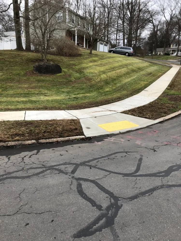 Top-rated lawn care service in North Haven, CT - DT Landscaping