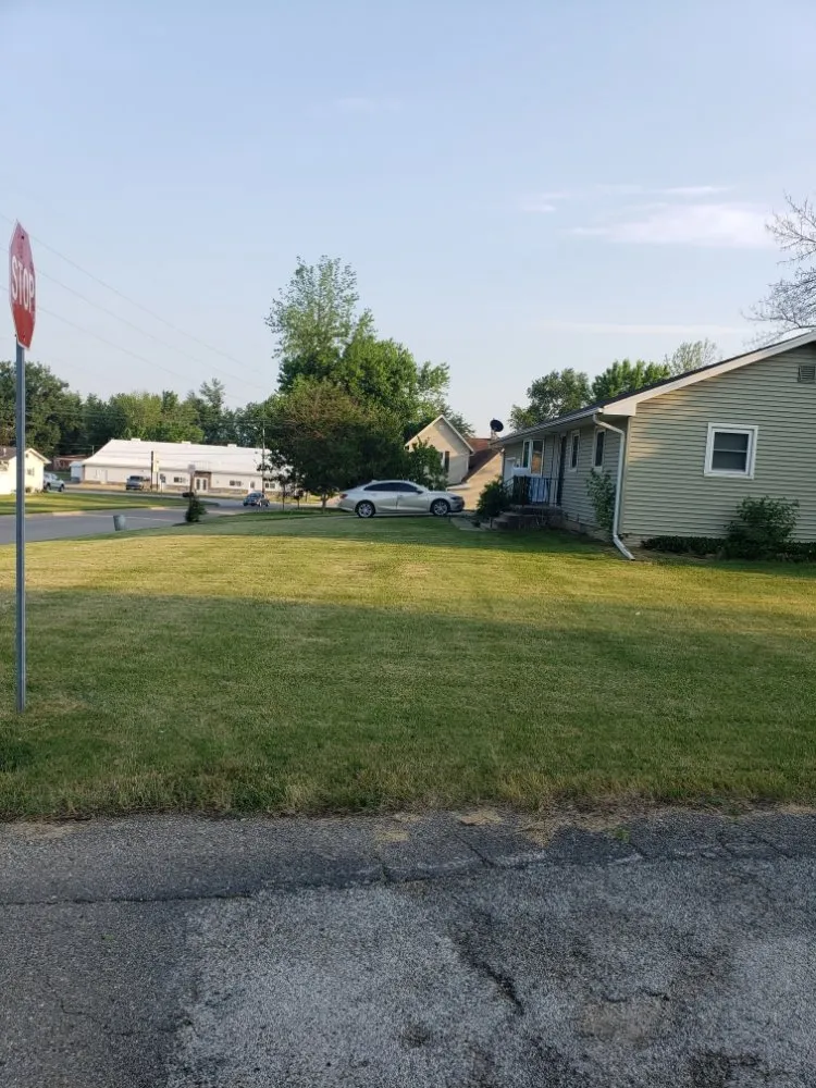 Local yard cleanup service in Tama, IA - D&T Lawn Services & More