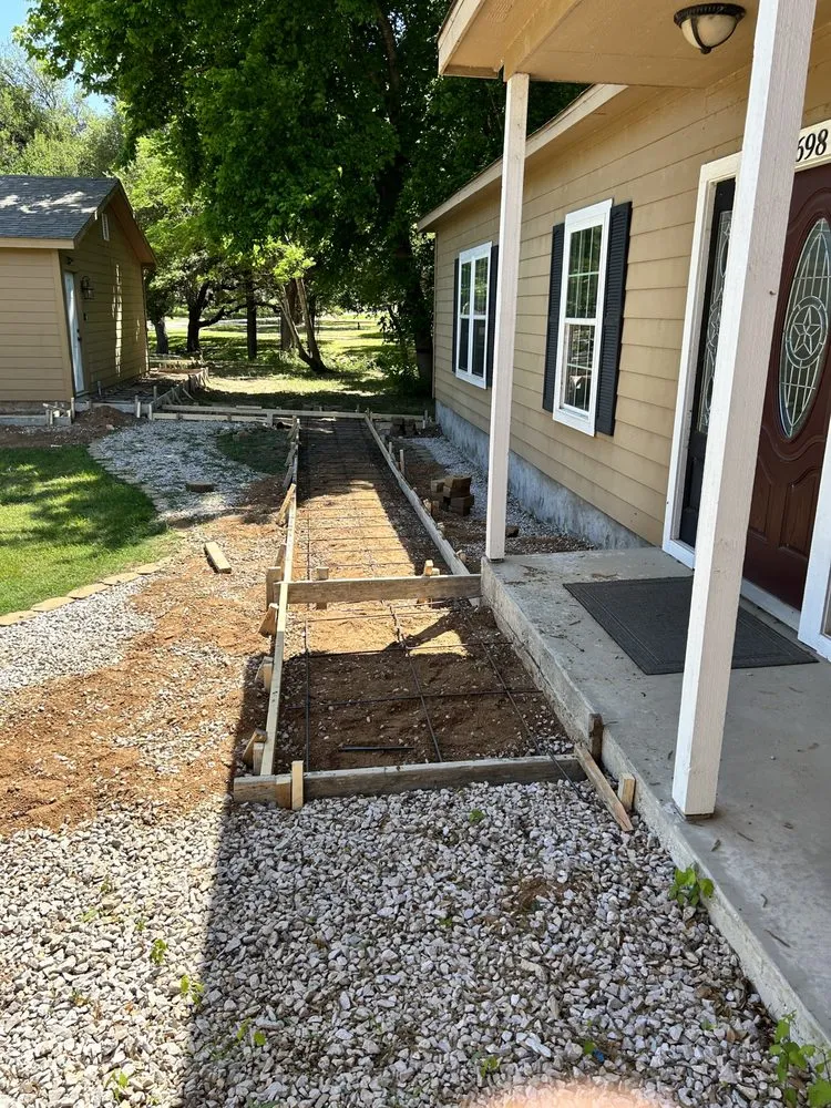 Reliable lawn care service near you in Kingsland, TX by D&T Services