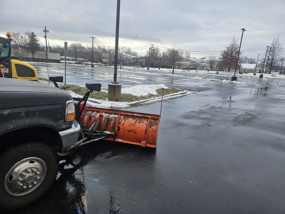 Local yard maintenance for homes in North White Plains, NY by DTGF Crew Service