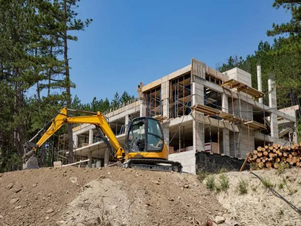 Custom lawn care service for year-round maintenance in Loxahatchee, FL by DTI Rock