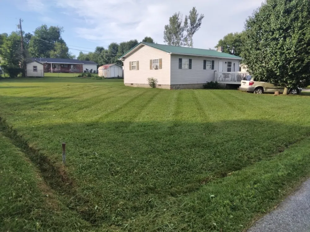 Custom landscaping services experts serving London, KY - D&T's Lawn Service