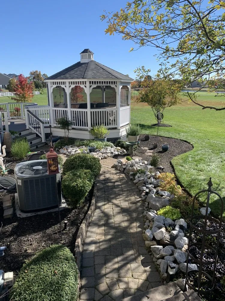 Custom lawn care service experts serving New Castle, DE - Dual Edge Lawn & Landscape