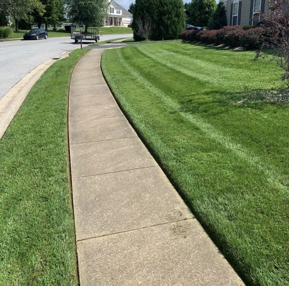 Expert garden landscaping in New Castle, DE by Dual Edge Lawn & Landscape