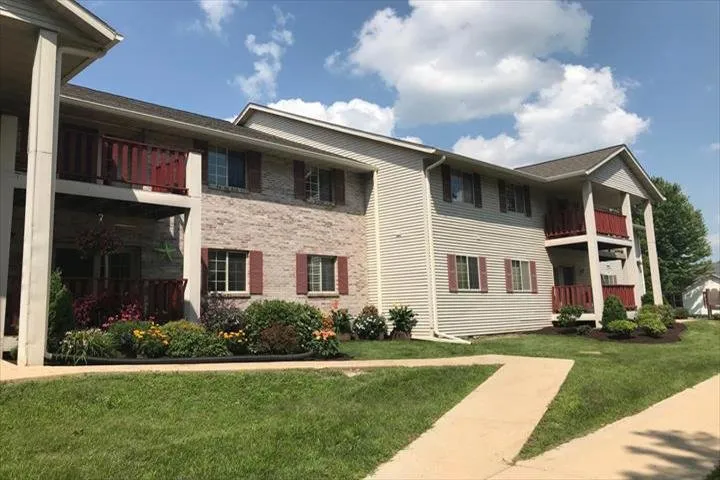 Expert lawn mowing service experts serving Oak Creek, WI - Duane's Lawn Care