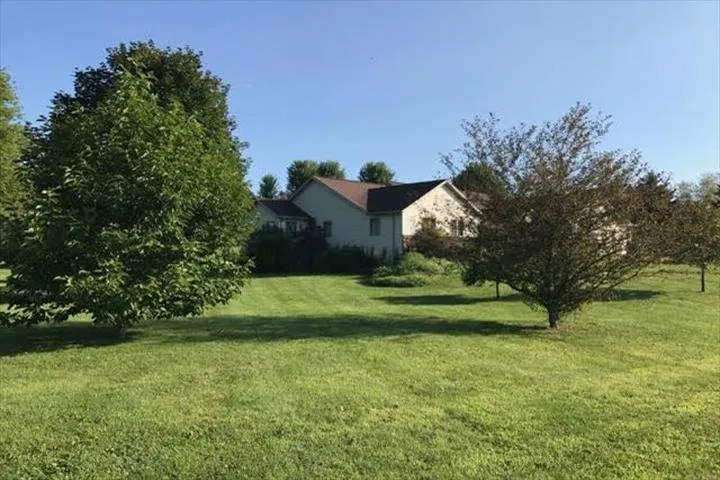 Reliable lawn care service in Oak Creek, WI - Duane's Lawn Care