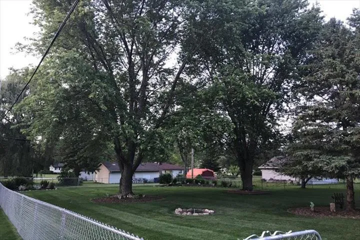 Reliable lawn care service in Oak Creek, WI - Duane's Lawn Care