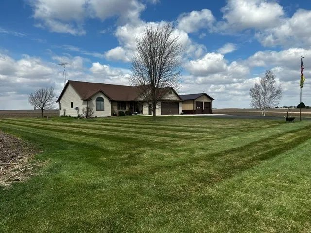 Local lawn mowing service in Oak Creek, WI by Duane's Lawn Care