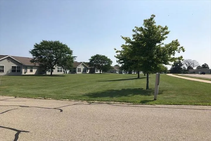 Trusted garden landscaping in Oak Creek, WI by Duane's Lawn Care