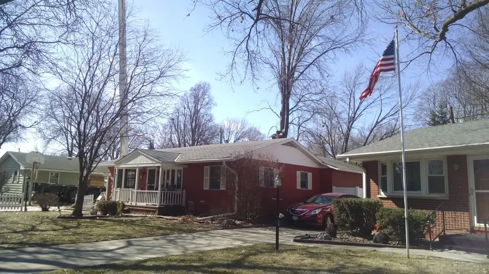 Expert garden landscaping experts serving Lincoln, NE - Dudley's Dew-Right Tree & Mulch