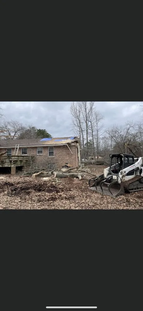 Reliable yard cleanup service for homes in Augusta, GA by Duffey’s Tree & Landscape management