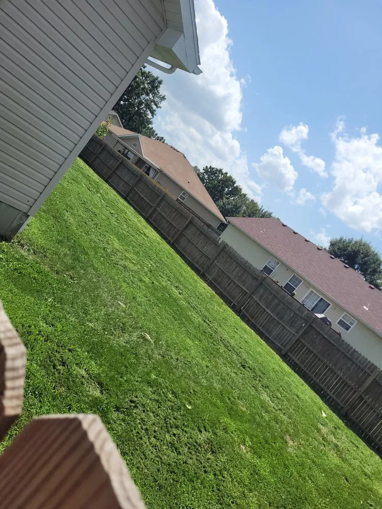 Trusted yard cleanup service for year-round maintenance across Lebanon, MO - Duff's Handyman