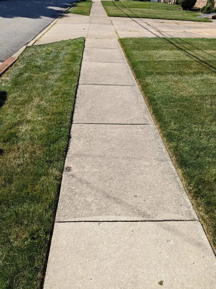 Reliable outdoor landscaping in Cuyahoga Falls, OH - Duhon's Fresh Cut Mowing Services