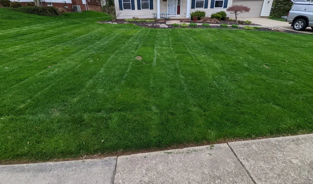 Professional garden landscaping in Cuyahoga Falls, OH by Duhon's Fresh Cut Mowing Services