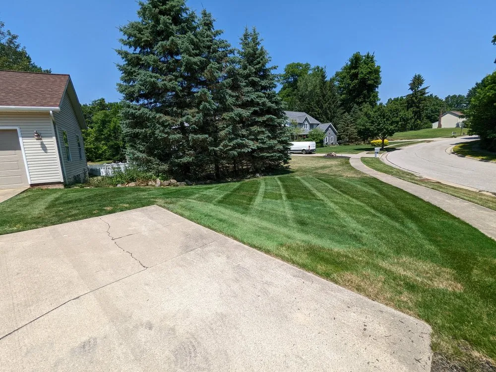 Local garden landscaping in Cuyahoga Falls, OH by Duhon's Fresh Cut Mowing Services