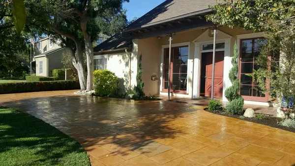 Duke's Landscaping Services Logo