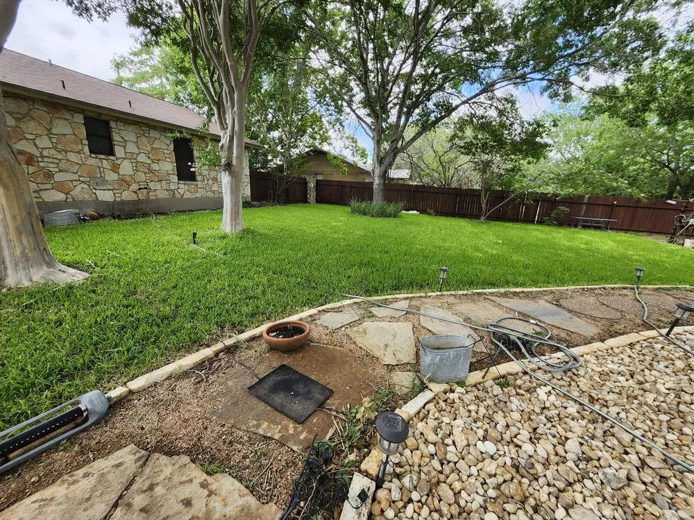 Top-rated garden landscaping in Stockdale, TX by Duke's Landscaping