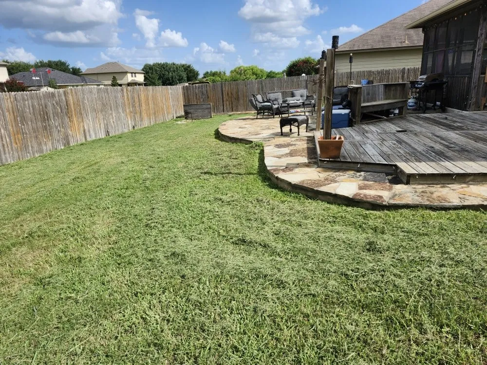 Reliable lawn mowing service experts serving Stockdale, TX - Duke's Landscaping