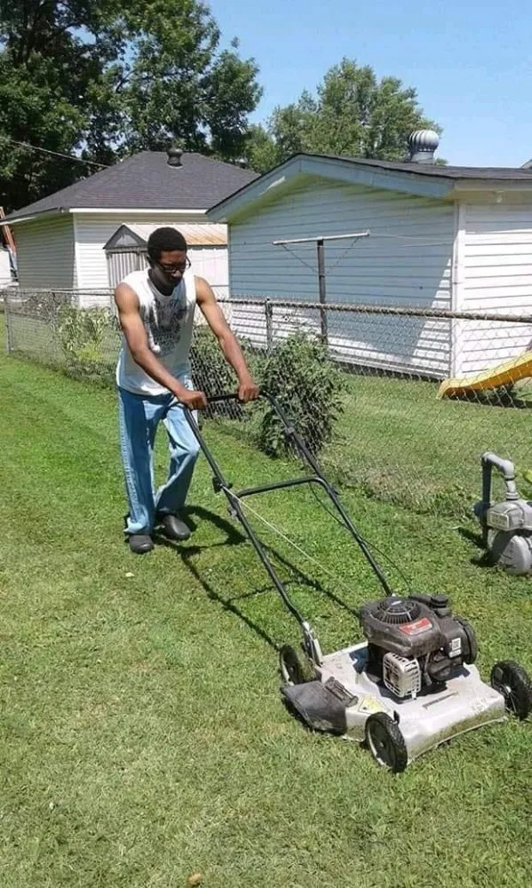 Professional landscaping services experts serving Fort Smith, AR - Dumas Lawncare Services
